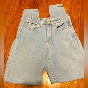 No Boundaries high rise skinny jeans, size 5